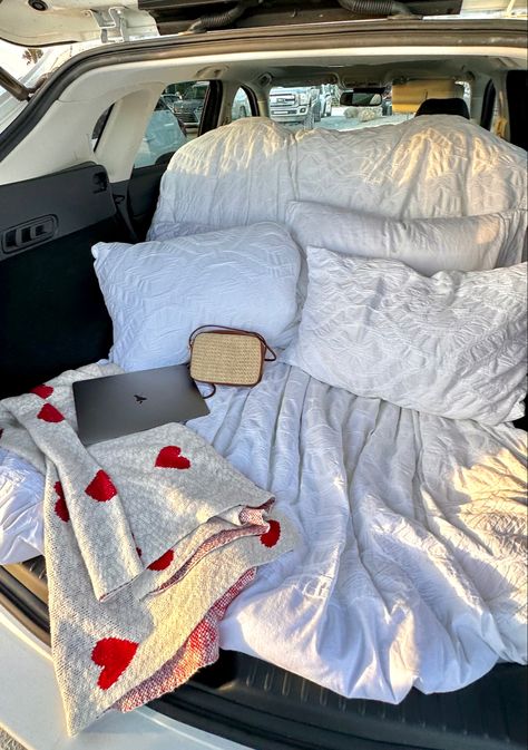 cozy and cute car picnic Car Picnic Date, Burgundy Car, Car Picnic, Princess Car, Girly Car Accessories, Car Deco, Date Idea, Girly Car, Fun Sleepover Ideas