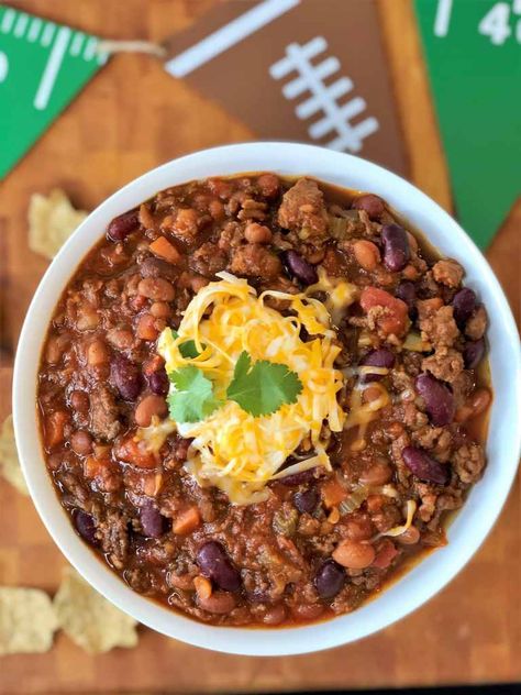 Award Winning Super Bowl Chili - The Good Wives Blog Super Bowl Chili Recipe, Best Ever Chili Recipe, Chili Recipe Beef, Good Chili Recipe, Best Ever Chili, Super Bowl Chili, Superbowl Chili, Ground Beef And Italian Sausage, Chili Recipe Video