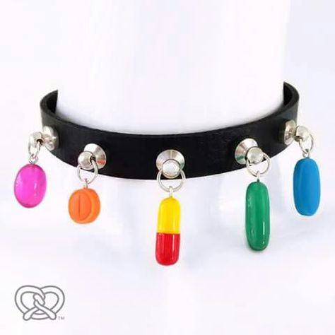 Clown Choker, Menhera Kei, Accessory Inspo, Silly Clothes, Yami Kawaii, Rainbow Outfit, Character Outfits, Dream Clothes, Cute Jewelry