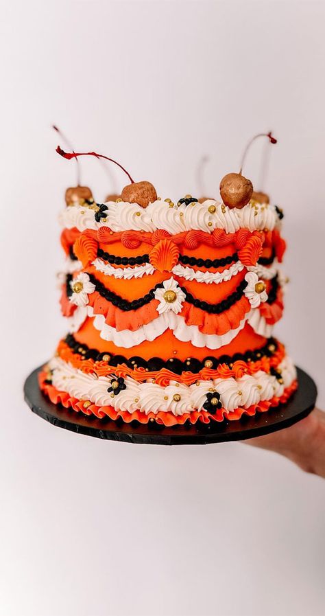 cake ideas, lambeth cake, vintage cake vintage style cake, buttercream cake, vintage buttercream cake, birthday cake ideas Halloween Vintage Cake, Vintage Halloween Cake, Vintage Buttercream Cake, Retro Wedding Cakes, Orange Birthday Cake, Lambeth Cake, Orange Birthday, Cake Buttercream, Cake Artist