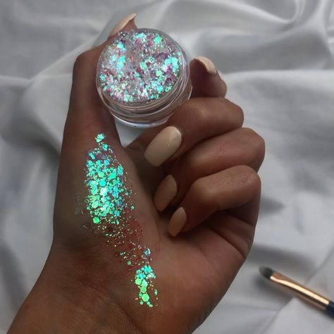 With Love Cosmetics™️ on Instagram: “Irridescence Glitter Gel✨  A chunky glitter which comes in a gel formula. This completely dries down once applied to the skin👏🏽 Order at…” Cosmetic Business, Glitter Bar, Eye Glitter, Glitter Gel, Lipstick Makeup, Line Art Drawings, The Skin, Beauty Tools, Line Art