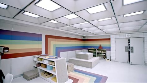 stranger things season 4 behind the scenes Stranger Things Set Design, Stranger Things Dr Visuals, Stranger Things Lab Aesthetic, Rainbow Room Stranger Things, Stranger Things Inspired Room, Stranger Things Hawkins Lab, Stranger Things Lab, Stranger Things Room Decor, Stranger Things Decoration