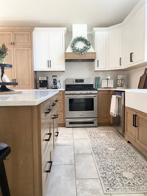 Two Tone Cabinets Wood And White, Two Tone Maple Kitchen Cabinets, Farmhouse Chic Kitchen Ideas, Kitchen Cabinets Mixed Colors, Natural Finish Kitchen Cabinets, Neutral Two Tone Kitchen, White And Maple Kitchen Cabinets, Kitchen Ideas Two Tone Cabinets, Wood Bottom Cabinets White Upper