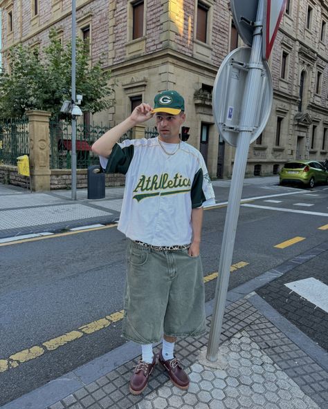 Green on green💚 Green Fits Streetwear, Green Y2k Outfit Men, Green Y2k Style T-shirt, Green Summer Streetwear Shirt, Green Y2k Outfit, 90s Green T-shirt For Streetwear, Ptso Ideas, Green Y2k, Green On Green