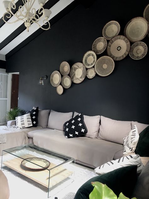 Black Wall Bedroom, Bedroom Rattan, Black Walls Bedroom, African Baskets Wall, Black Wall Decor, Wall Inspiration, African Basket, Basket Wall, Grey Wall