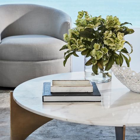 18 Coffee Table Styling Ideas for All Table Shapes Minimal Coffee Table Decor, Round Coffee Table Styling, Round Marble Coffee Table, Coffee Table Flowers, Minimal Coffee Table, Marble Tables Living Room, Round Marble Table, Coco Republic, Furniture Joinery