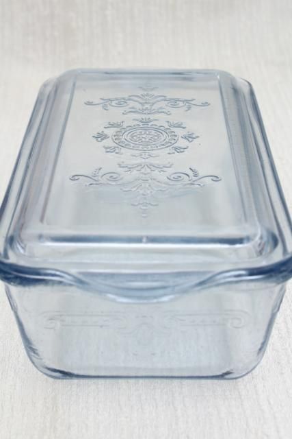 vintage sapphire blue Fire-King Philbe pattern glass loaf baking pan / fridge dish with lid Fire King Dishes, Vintage Oven, Vintage Appliances, Antique Dishes, Vintage Fire King, Vintage Sapphire, Antique Glassware, Baking Pan, Pattern Glass