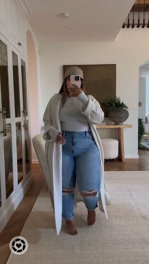 Plus Size Mom Winter Outfits, Longline Cardigan Outfit Winter, Ankle Length Cardigan Outfits, Mom Winter Fashion, Plus Size Jeans Outfit Winter, Jumper Outfits For Women, Plus Size Women Winter Outfits, Airport Outfit Plus Size Comfy, Jeans For Curvy Petite Women