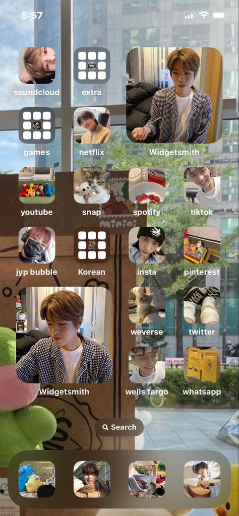 Seungmin Wallpaper Homescreen, Colorful Homescreen, Skz Homescreen, Kpop Homescreen, Netflix Games, Homescreen Idea, Kids Inspo, Home Lock Screen, Phone Decoration