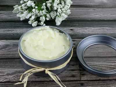 DIY Dog Nose Butter Paw Cream For Dogs Diy, Dog Paw Lotion, Dog Ear Cleaner Homemade, Simple Clean Meals, Paw Cream, Dog Balm, 5 Ingredient Recipes, Dog Nose, Easy Homemade Recipes