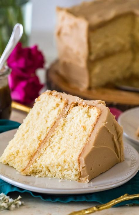 A soft and buttery CARAMEL CAKE cloaked with sweet caramel icing! This recipe uses the reverse creaming method for a plush, buttery crumb and includes a how-to video below the recipe! Caramel Frosting Recipe, Carmel Cake, Caramel Cake Recipe, Creaming Method, Caramel Icing, Caramel Desserts, Cafe Bakery, Caramel Frosting, Baking Cakes