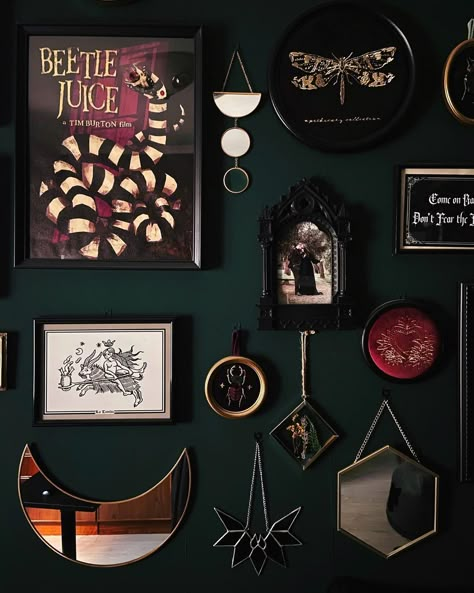 Dark Green Aesthetic Home Decor, Gothic Boho Wall Decor, Dark Wall Art Decor, Dark Wall Decor Bedroom, Black Walls Aesthetic, Moody Witchy Living Room, Dark Maximalism Color Palette, Goth Living Room Aesthetic, Goth Green Bedroom