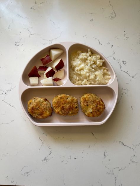 I’ve been wanting to make my own chicken nuggets for a while and it was easier than I thought. This is one of my favorite recipes so far. They came out so delicious! My little one loved them and I even enjoyed them with ... Baby Led Weaning Chicken Nuggets, Blw Chicken Nuggets, Chicken Nuggets For Baby, Toddler Chicken Nuggets, Baby Led Weaning Chicken, Baked Nuggets, Veggie Chicken Nuggets, Moist Baked Chicken, Weaning Ideas