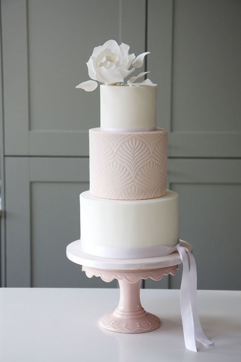 Wedding Cake Designs Three Tier, Three Tiers Wedding Cake, Membeso Cake, Sleek Wedding Cake, Cake With Stencil Design, Simple Wedding Cake 3 Tier, Garden Wedding Cakes, Stencil Wedding Cake, Wedding Cake Three Tier