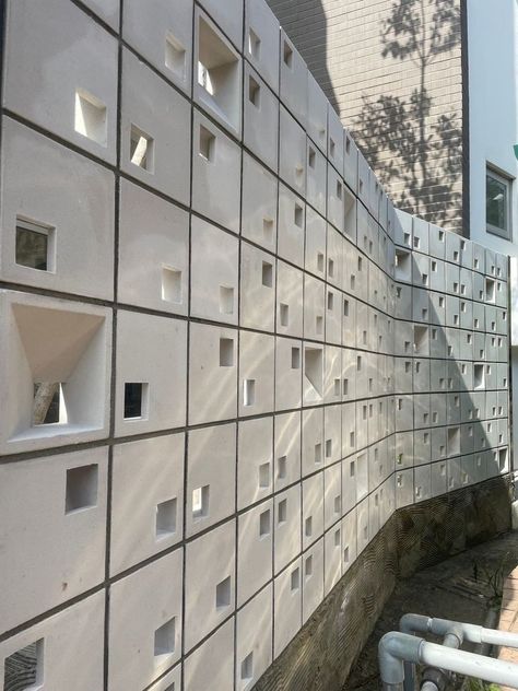 Roster Beton, Tessellation Patterns, Breeze Block Wall, Concrete Block Walls, Lobby Interior Design, Compound Wall, Concrete Fence, Boundary Walls, Lobby Interior