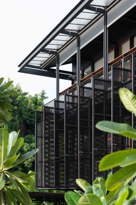 Industrial Facade Design, Industrial Exterior Design, Industrial Facade, Steel Architecture, Industrial Office Design, Facade Architecture Design, Office Building Architecture, Tropical Architecture, Industrial Architecture