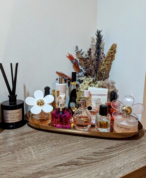 Lotion Organization On Dresser, Perfume Organizer, Trays Decor Bedroom, Perfume Organization On Dresser, How To Arrange Perfumes On Dresser, Perfume Tray On Dresser, Bathroom Perfume Tray, Bathroom Vanity Tray Ideas Perfume Display, Dresser Decor Perfume Tray