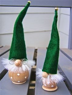 gnome with glasses Gnomes Diy, Swedish Christmas, Painted Gourds, Diy Gnomes, Gnomes Crafts, Xmas Ornaments, Xmas Crafts, Christmas Gnome, Christmas Projects