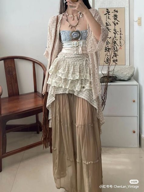 Soft Witch Aesthetic Outfit, Antique Grunge Outfits, Oceancore Outfit, Bohemian Outfits Aesthetic, Sirencore Outfits, Gypsycore Fashion, Fae Outfit, Folk Outfit, Bohemian Fairycore