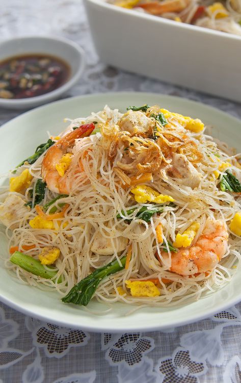 Bihun Goreng, Spring Cleanse, Singapore Style, Masakan Malaysia, Vermicelli Recipes, Cibo Asiatico, Ayam Bakar, Cleanse Diet, Fried Noodles