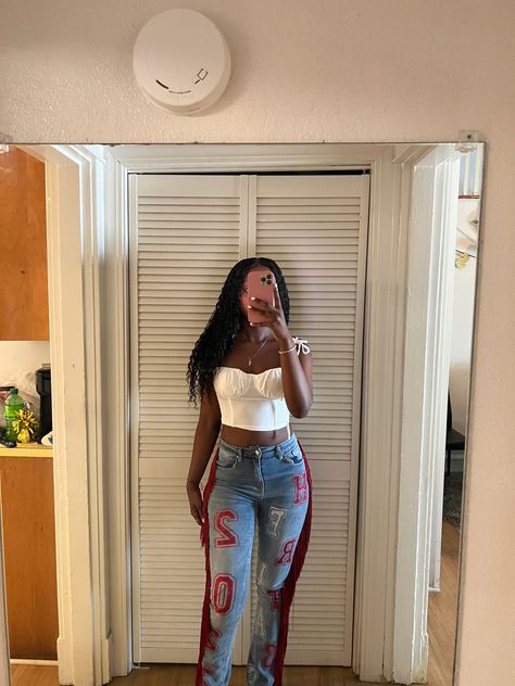 Senior Pants Black Woman, Jeans For Senior Year, Painted Graduation Pants, Back To School Senior Outfits, Custom Graduation Pants, Graduation Pants Ideas, Senior Pants 2024, Senior Class Gear, Senior Picture Day Outfit Highschool