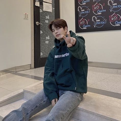 Seungmin Hoodie, Chan's Room, Kim Seungmin, Stray Kids Seungmin, Kids Icon, Kids House, Stray Kids, Rain Jacket, Bomber Jacket