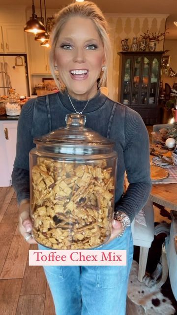 Toffee Chex Mix Recipes, Chex Mix Recipes Sweet, Chex Mix Recipes Original, Fall Snack Mixes, Holiday Candies, Corn Chex, Corn Puffs, Chex Cereal, Chex Mix Recipes