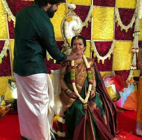 Yash-Radhika Pandit Exude Love, Happiness In Baby Shower Pictures Baby Shower Malai Design, Baby Shower Saree Indian Green, Blouse Designs For Baby Shower Function, Baby Shower Pics Indian, Srimantham Sarees, Seemantham Saree Ideas, Seemantham Photos, Kavitha Gowda, Baby Shower Dress Ideas