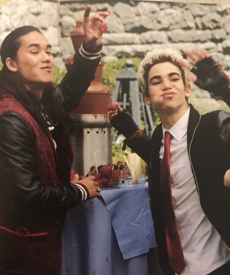 Descendants Harry, Jay And Carlos, Carlos Descendants, Booboo Stewart, The Descendants, Cameron Boyce, Disney Descendants, Family Day, Descendants