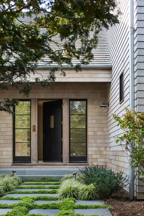 KOS+A builds cedar-clad Amagansett house with wood interiors Modern Barn Style, Door Crafts, Shingle Exterior, Wood Shingles, Cedar Shingles, Barn Style House, Modern Barn, Front Entrance, Wood Interiors