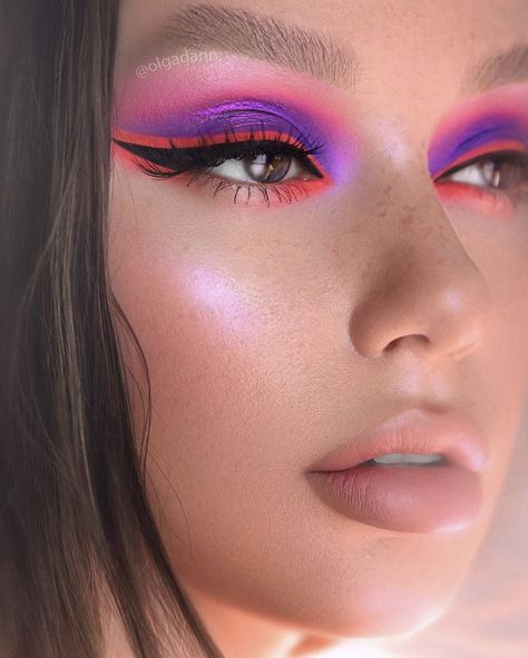 Purple Makeup Looks, Neon Makeup, Powder Contour, Rave Makeup, Purple Makeup, Eye Makeup Designs, Colorful Eye Makeup, Contour Kit, Makeup Eye Looks