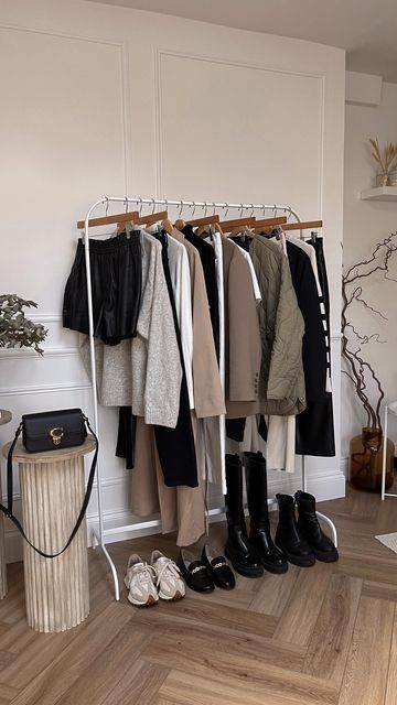 LAURA BYRNES on Instagram: "20 piece autumn capsule wardrobe 🍂 . . #capsulewardrobe #autumncapsulewardrobe" Autumn Capsule Wardrobe, Laura Byrnes, Vision Board Pics, Closet Rack, Autumn Wardrobe, Fall Capsule Wardrobe, Wardrobe Closet, New Wardrobe, Wardrobe Rack