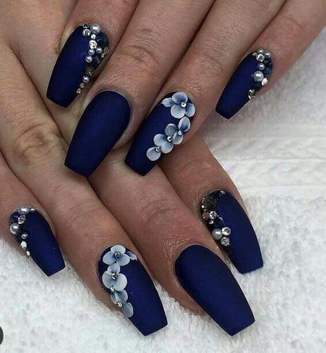 Dark Blue Nails With White Flowers, Elegant Navy Blue Nails, Navy Nail Art, Navy Blue Nail Designs, Nail Art Bleu, Blue And Silver Nails, Prom Nails Red, Prom Nails Silver, Underlights Hair