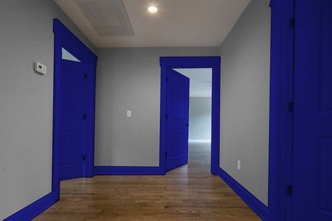 20 Perfect Trim Colors to Complement Your Gray Walls - Interior Themes Blue Interior Doors, Interior Themes, Trim Colors, Gray Walls, Light Grey Walls, Rental Decorating, Grey Trim, Color Complement, Blue Trim