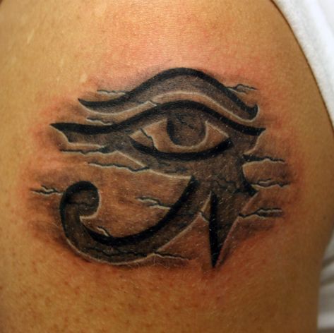 eye of Ra horus tattoo                                                                                                                                                                                 More Traditional Tattoo Eye, Eye Of Ra Tattoo, Eye Of Horus Tattoo, Eye Tattoo Meaning, Egyptian Tattoos, Egyptian Eye Tattoos, Tatoo 3d, Horus Tattoo, All Seeing Eye Tattoo