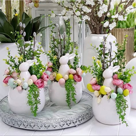 Easter Centerpieces Diy, Easter Floral Arrangement, Easter Flower Arrangements, Easter Arrangement, Easter Craft Decorations, Easter Tablescapes, Easter Bunny Crafts, Spring Easter Crafts, Home Decor Idea