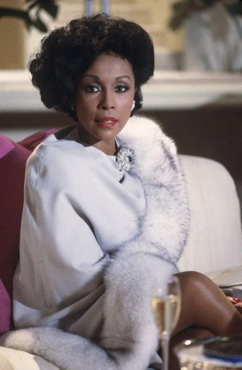 Rest in Peace 🕊 Diahann Carroll Dianne Carroll, Diane Carroll, Dominique Deveraux, Dynasty Fashion, Hollywood Starlet, Film Costumes, Boss Style, Diahann Carroll, Black Elegance