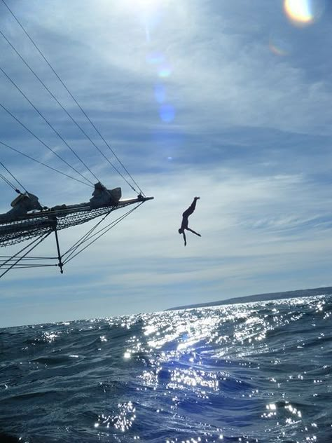 Into the blue. #water #summer #beach Boat In Water, Boat On Water, Picnic Company, Navi A Vela, Picnic Summer, Boat Pics, Company Picnic, Into The Blue, Tall Ships