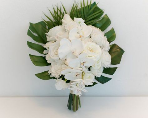 Bridal Bouquet Silk Flowers, Hawaii Theme Wedding, Tropical Bridal Bouquet, Beachy Wedding, Tropical Bridal, Theme Nature, Cancun Wedding, Wedding Floral Centerpieces, White Bridal Bouquet