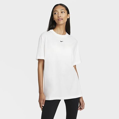 Nike T, Boyfriend T Shirt, Oversized Style, Women Essentials, Sportswear Women, Nike Tops, Nike Sportswear, White Tops, Black Fashion