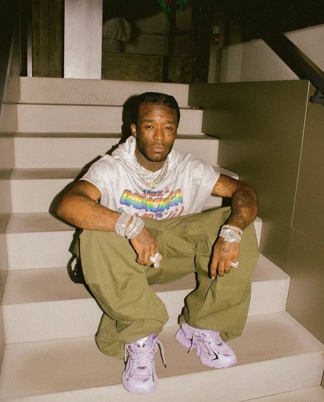 Outlander Magazine on Twitter: "SPOTTED: Lil Uzi in Balenciaga!🖤… " Lil Vert Uzi, Lil Uzi Vert Style, Balenciaga Clothing, Balenciaga Sneakers, Rap Aesthetic, Lil Uzi, Street Style Outfits Men, Lil Uzi Vert, Balenciaga Bag