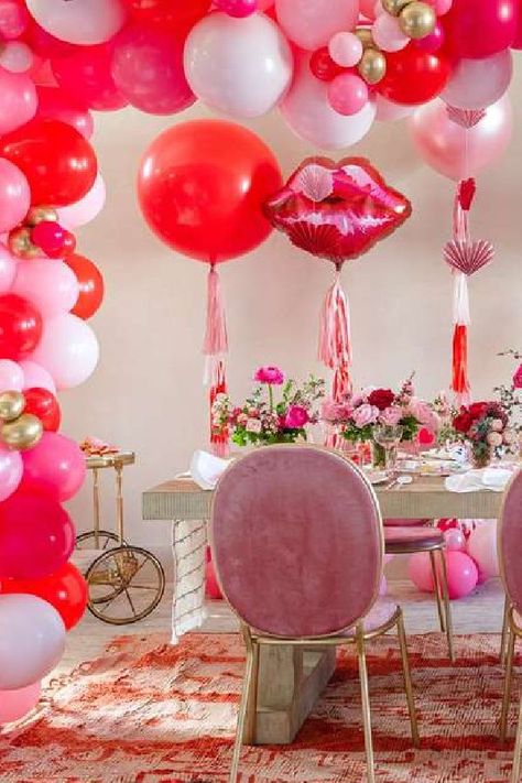 Baby Valentines Party, Heart Themed Bridal Shower Ideas, Love Themed Birthday Party, Bridal Shower February, Heart Bridal Shower Theme, Kiss The Miss Goodbye Bridal Shower Party Ideas, Galantines Decoration, Valentines Theme Bridal Shower Ideas, Valentines Themed Birthday Party