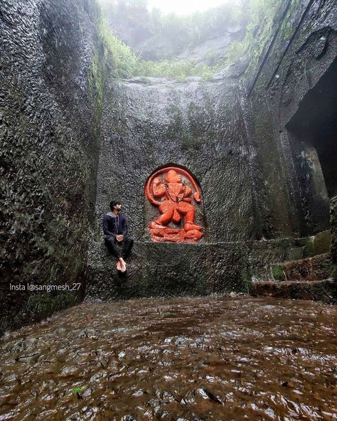 Ancient statue of Shree Hanuman ji at Tringalwadi Fort Tringalwadi fort is located in the Igatpuri taluka of Nashik district, Maharashtra, BHARAT (India) 🚩 Shree Hanuman Ji, Shree Hanuman, Hanuman Ji Wallpapers, Hanuman Hd Wallpaper, Ancient Indian Architecture, Ancient History Facts, Pictures Of Shiva, Hanuman Photos, Hanuman Images