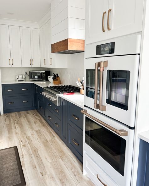 Blue Lower Kitchen Cabinets, Dark Blue Kitchens, White Upper Cabinets, White Fridges, Navy Kitchen, Blue Kitchen Cabinets, Farm Cottage, White Oak Floors, Cottage Ideas