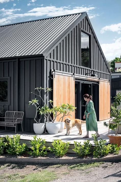 This modern barn style house exterior with timber barn doors was inspired by Nordic Noir homes. The house was built in just 10 weeks | Photography: Brigid Arnott | Styling: Hannah Brady Black Colorbond House, Black And Timber House, Easy Build House, Nordic Country Home, External Barn Doors, Nordic House Exterior, Modern Barn House Interior, Modern Barn House Exterior, Nordic Barn House