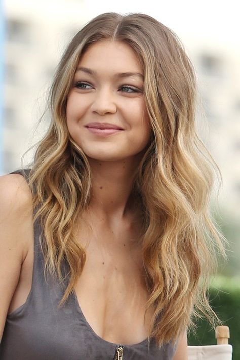 Gigi Hadid Hair, Blond Balayage, Dirty Blonde Hair, Hair Styles 2017, Brown Blonde Hair, Hair Color And Cut, Dirty Blonde, Hair Envy, Gigi Hadid