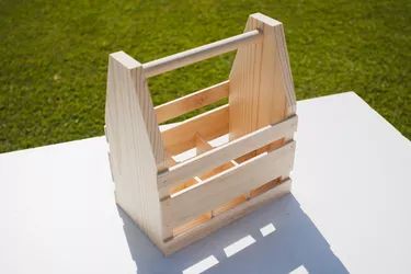 Beer Caddy Plans, Beer Caddy Diy, Wood Beer Caddy, Caddy Diy, Wooden Beer Caddy, Wood Caddy, Beer Tote, Wood Beer, Beer Carrier