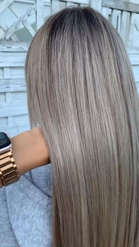 Dark Ash Blonde Hair, Grey Blonde Hair, Ash Blonde Hair Colour, Ash Hair Color, Fall Hair Color Trends, Bridesmaid Hair Long, Fall Hairstyles, Fall Hair Cuts, Bridesmaid Hair Makeup