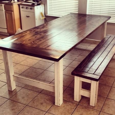 benches could be a good way to make sure the dinning room doesn't feel squished, and who doesn't like benches? Rustic Farmhouse Dining Room, Farmhouse Table Plans, Farmhouse Dining Room Table, Dining Room Decorating, Farmhouse Tables, Diy Farmhouse Table, Minimalist Tables, Diy Dining, Dining Room Makeover