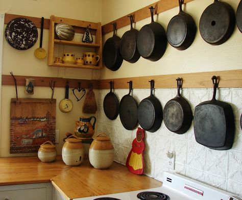 Totally hanging my cast iron behind my stove at the new house! The Country Farm Home: My Kitchen's Hidden Secrets Farm Kitchen Ideas, Dapur Rustic, Kabinet Dapur, Cabin Kitchens, Farm Kitchen, Country House Decor, Country Farm, Rustic Kitchen, Pots And Pans